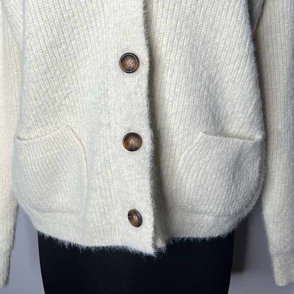 4SI3NNA Kelsey Women’s Cream Fuzzy Button Front Cardigan Size SEE MEASUREMENTS - Picture 5 of 9